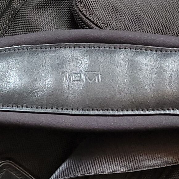 Tumi Alpha 2 T-Pass Medium Screen Laptop Briefcase Bag VGUC 26516D2 Initials - Picture 3 of 11